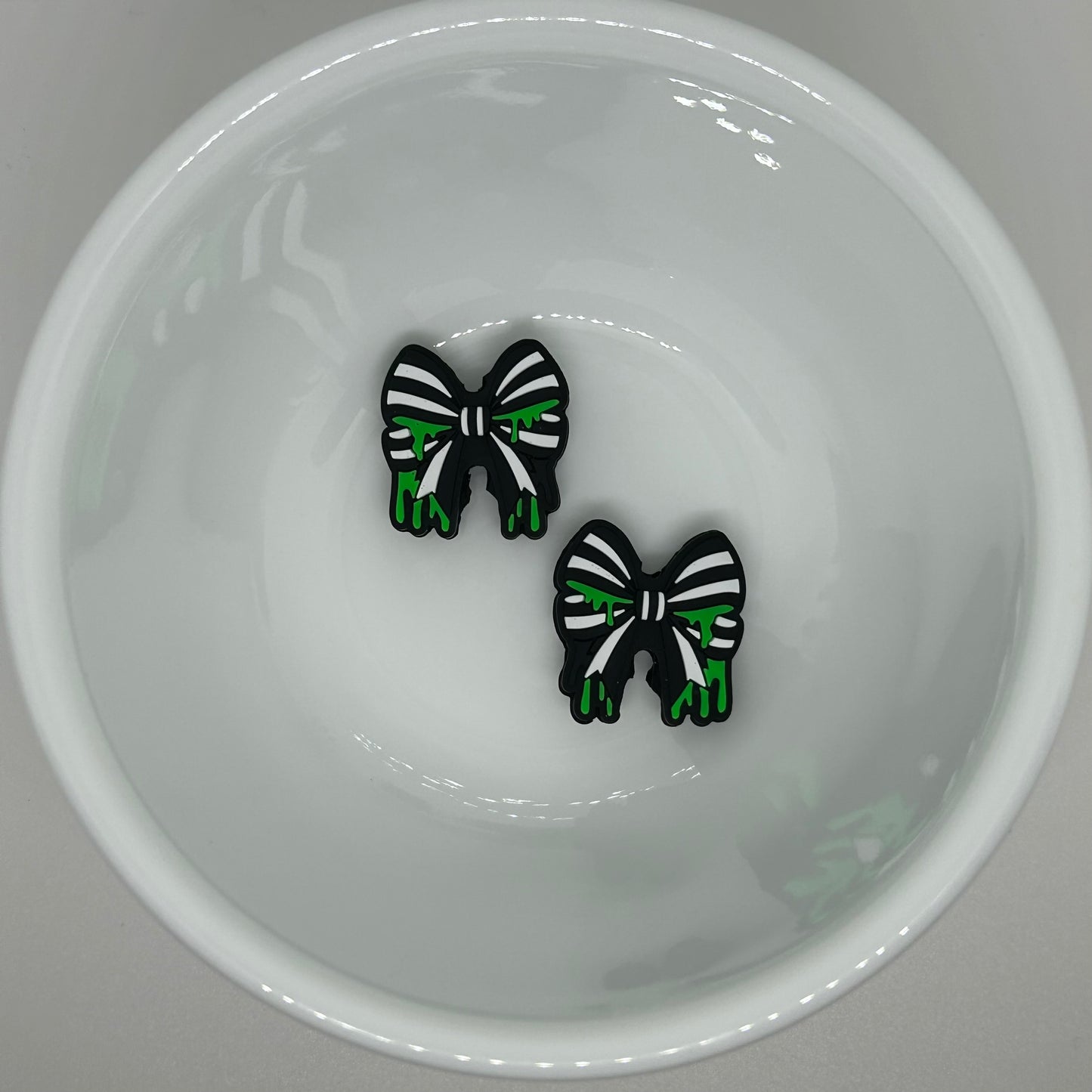 Green Drip Striped Bow Focal Bead (Beetlejuice)